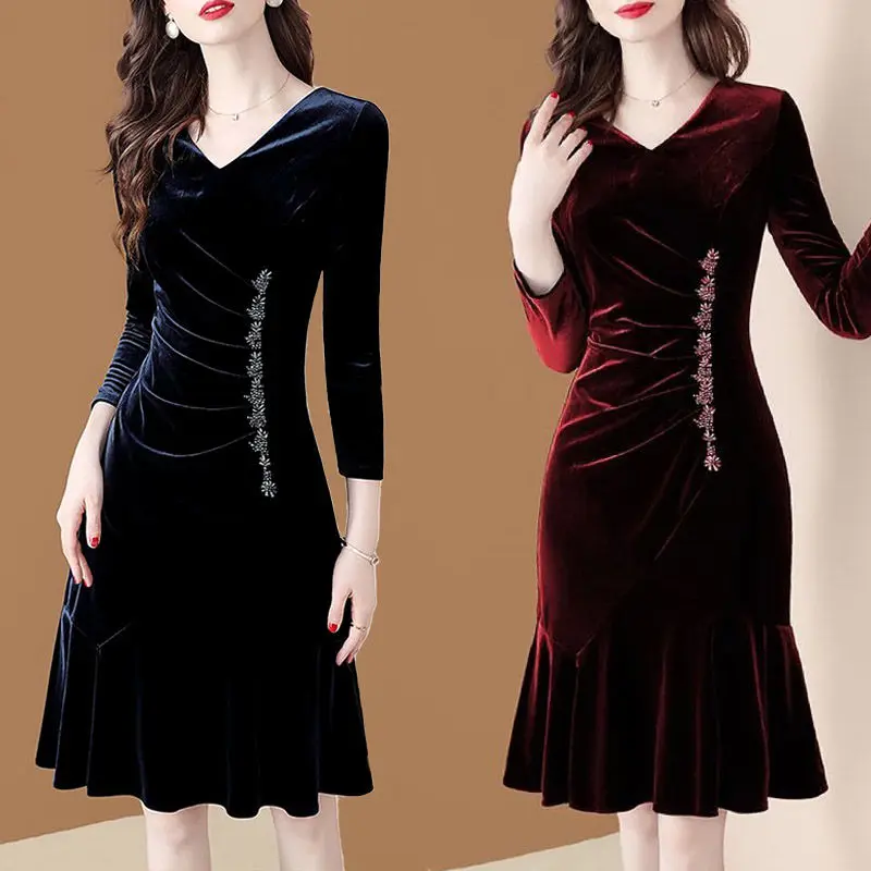 Black Silk Winter Women's V-neck Long Sleeved Golden Velvet Dress Autumn Temperament Elegant Slim Fit Comfortable Fishtail Skirt
Black Silk Winter Women's V-neck Long Sleeved Golden Velvet Dress Autumn Temperament Elegant Slim Fit Comfortable Fishtail Skirt