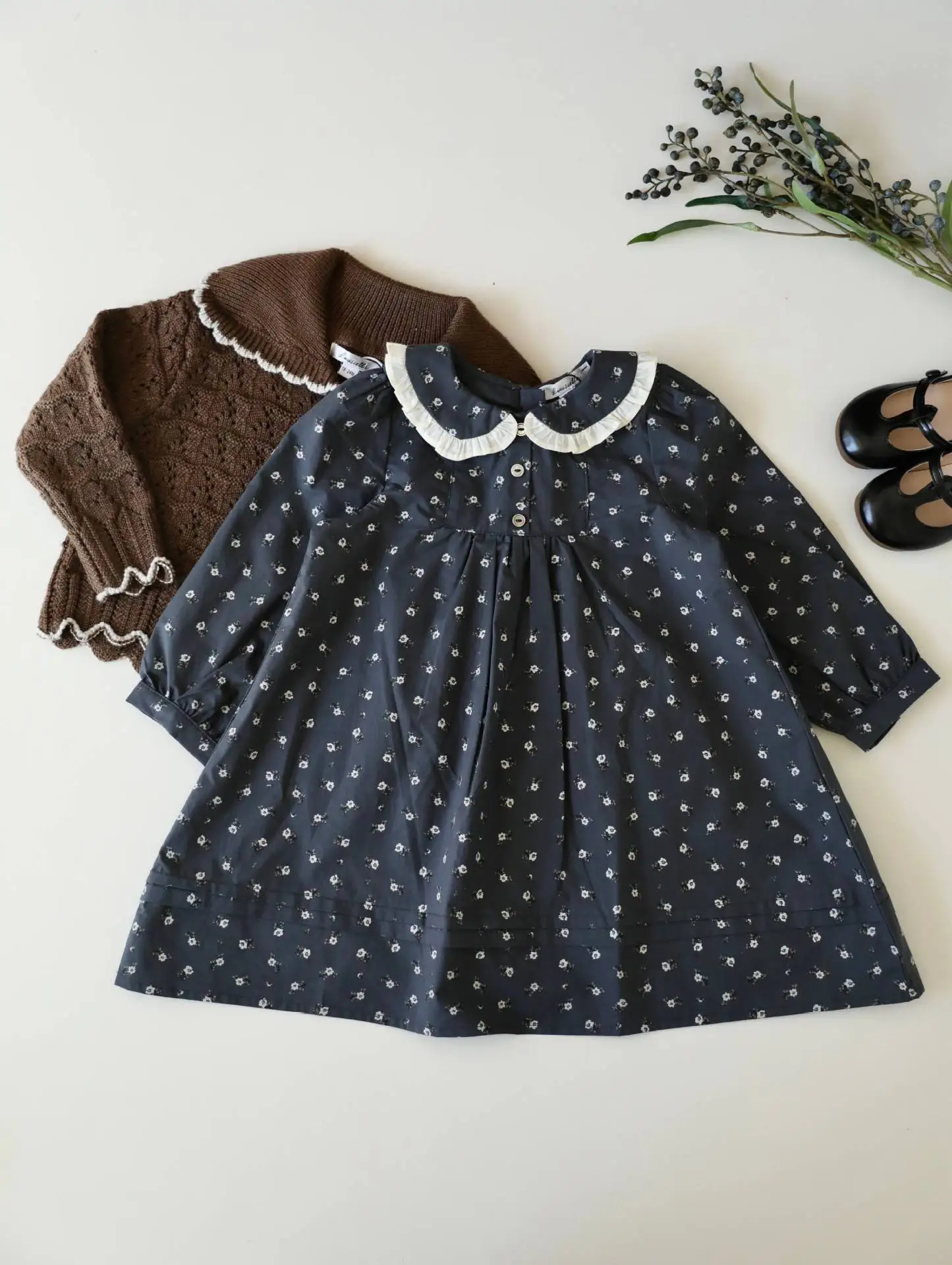 متوفر في المخزون 2025 فستان بناتي بأكمام طويلة ومطرز بطبقة أساسية من القطن متوفر في المخزون 2025 فستان بناتي بأكمام طويلة ومطرز بطبقة أساسية من القطن