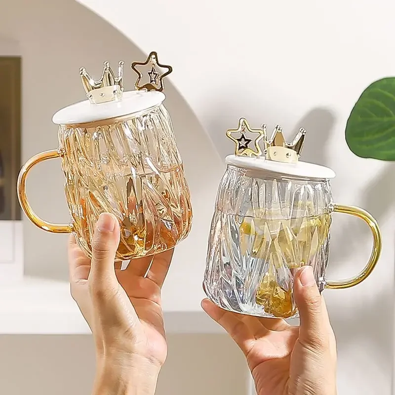 

Цветная стеклянная кружка с крышкой, оригинальная кружка с короной для молока, посуда для напитков, красивые чашки для чая, кофейные стаканы, милые кружки в подарок для пары, чашка