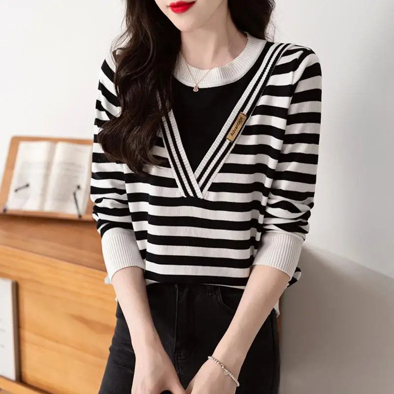 

2023 Autumn and Winter Women's Pullover Round Neck Patchwork Striped Loose Fashion Casual Elegant Commuter Long Sleeve Sweater