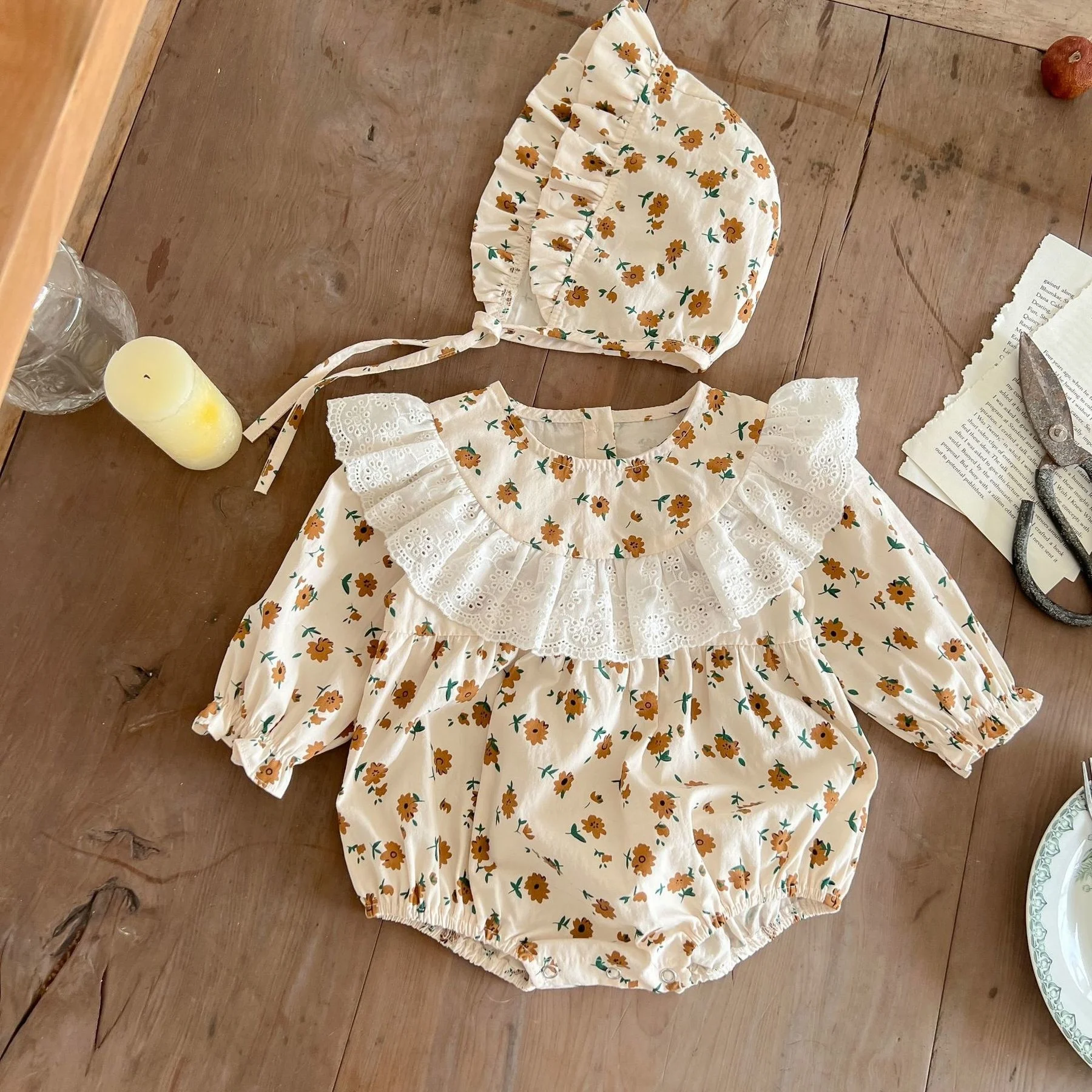 Spring Autumn Newborn Girls Jumpsuits Flower Print Lotus Leaf Collar Rompers + Lace Hat Clothes Set Long Sleeve Girl Bodysuit
Spring Autumn Newborn Girls Jumpsuits Flower Print Lotus Leaf Collar Rompers + Lace Hat Clothes Set Long Sleeve Girl Bodysuit