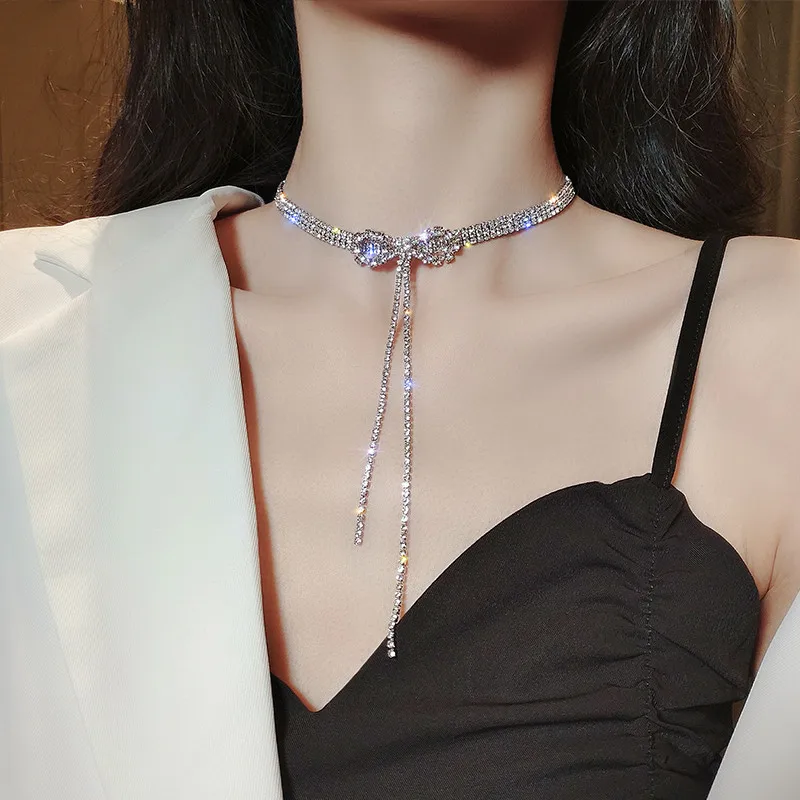 2023 new flash bow necklace temperament choker sexy long fringed clavicle chain choker neck short chain
2023 new flash bow necklace temperament choker sexy long fringed clavicle chain choker neck short chain