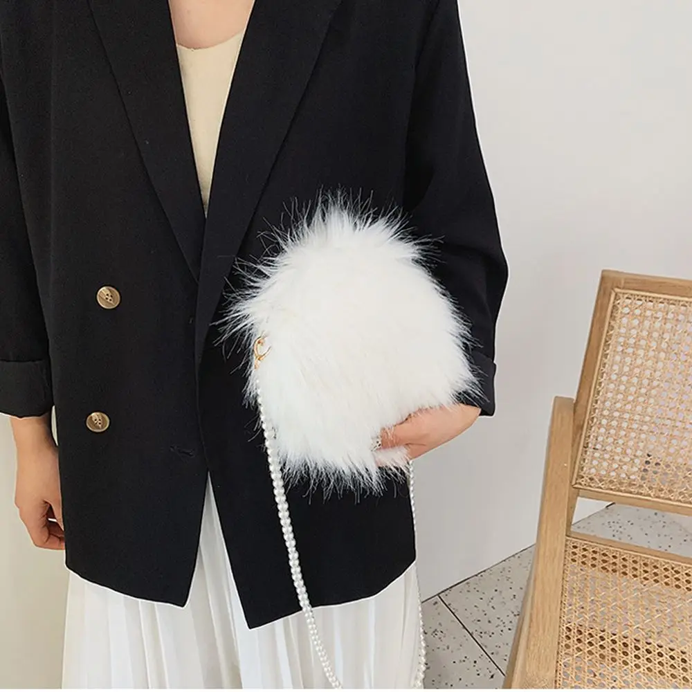 Soft Small Phone Bag Round Clutch Handbags Messenger Bag Plush Shoulder Bag Faux Fur Bag Pearl Chain Crossbody Bags
Soft Small Phone Bag Round Clutch Handbags Messenger Bag Plush Shoulder Bag Faux Fur Bag Pearl Chain Crossbody Bags