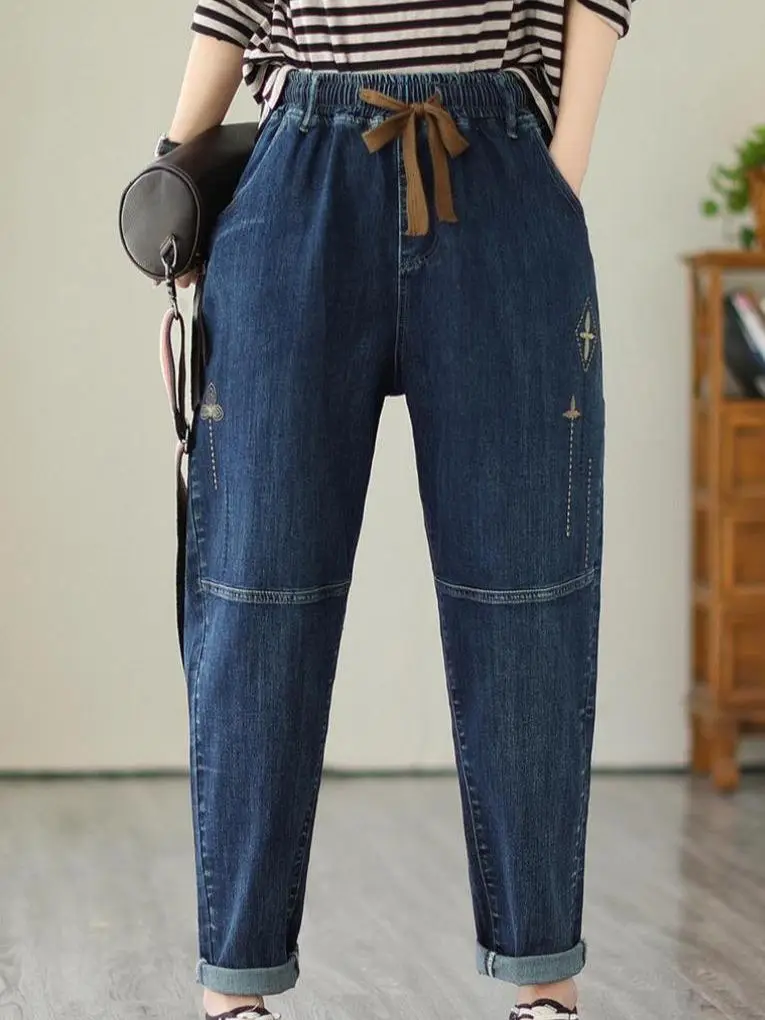 2023 New Women's Autumn Loose Embroidered Elastic Waist Solid Color Baggy Jeans Drawstring Streetwear Pockets Denim Harem Pants 
2023 New Women's Autumn Loose Embroidered Elastic Waist Solid Color Baggy Jeans Drawstring Streetwear Pockets Denim Harem Pants