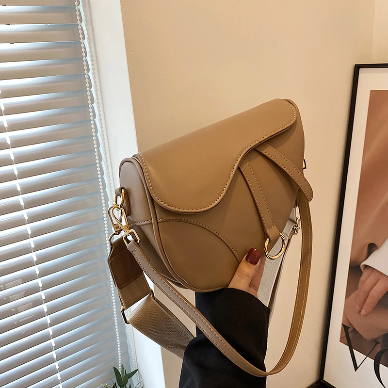 

Women's Saddle Bag Brands Luxury Designer Purses and Handbag High Quality 2023 Black White Brown Khaki Shopper Shoulder Bag