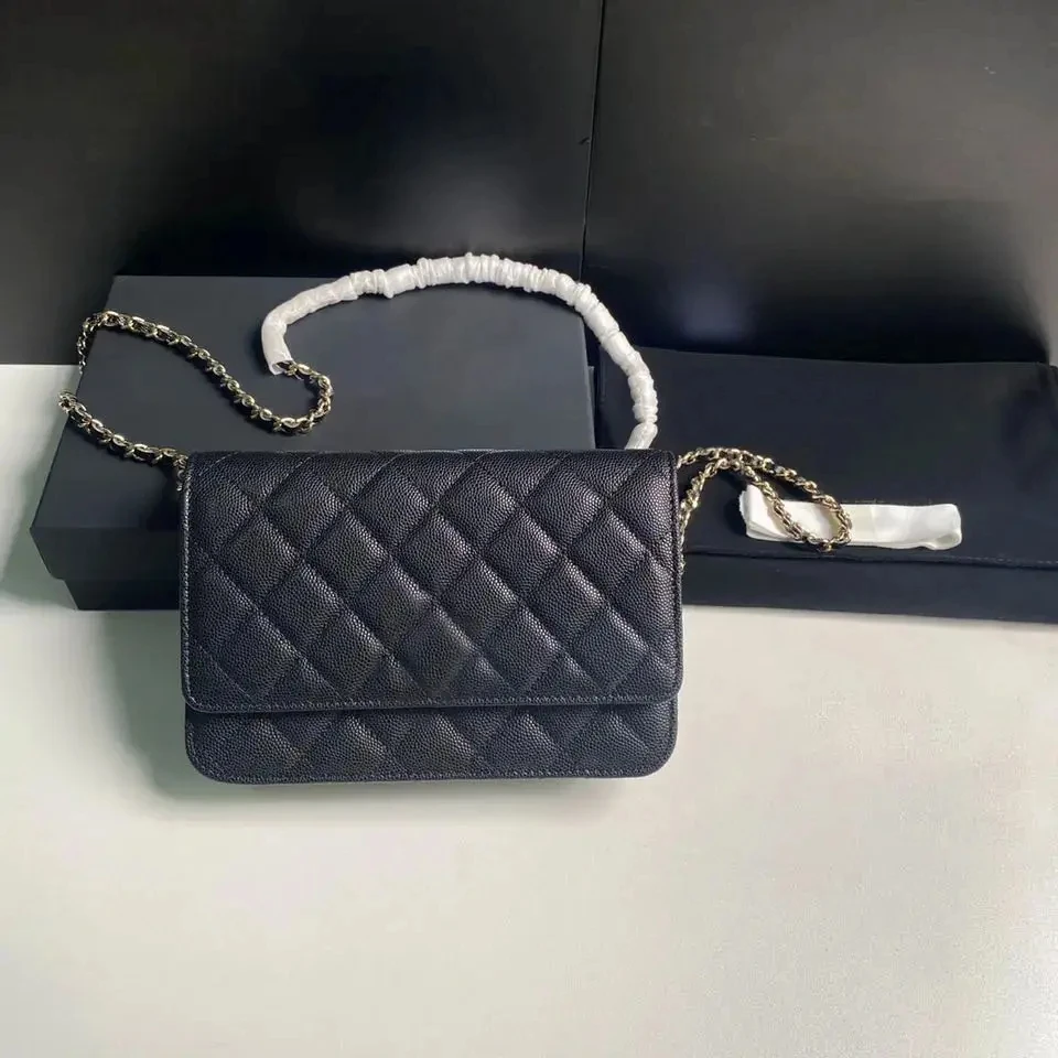 2023 Luxury Designer Bag Women's Caviar Leather Handbag High Quality Fashion Crossbody Gold and Silver Small Chain Bag
2023 Luxury Designer Bag Women's Caviar Leather Handbag High Quality Fashion Crossbody Gold and Silver Small Chain Bag