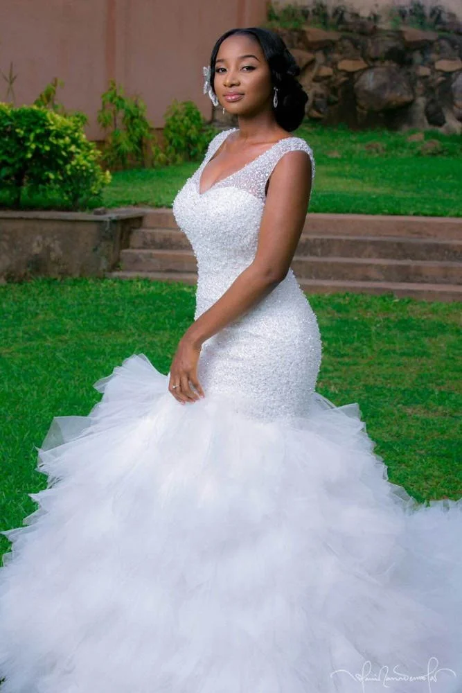 Sexy V-neckline Full Beaded Sequins Bridal Gowns Cathedral Train Black Woman Luxury Ruffled Mermaid Backless Wedding Dresses
Sexy V-neckline Full Beaded Sequins Bridal Gowns Cathedral Train Black Woman Luxury Ruffled Mermaid Backless Wedding Dresses