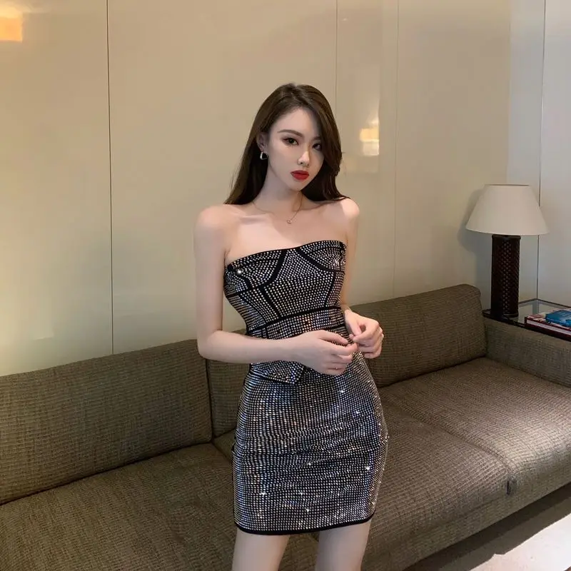 Fashion Suit Shining Rhinestone Sexy Bling Crystal Strapless Cropped Top Empire Split Mini Skirt Women Party Club 2 Piece Set
Fashion Suit Shining Rhinestone Sexy Bling Crystal Strapless Cropped Top Empire Split Mini Skirt Women Party Club 2 Piece Set