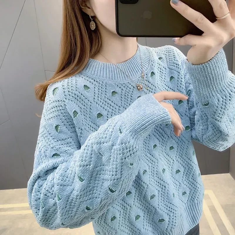 Fashion New Women's Sweater Loose Round Neck Embroidered Hollow Knit Sweater Japanese Style Pullover Commuter All-Match Top
Fashion New Women's Sweater Loose Round Neck Embroidered Hollow Knit Sweater Japanese Style Pullover Commuter All-Match Top