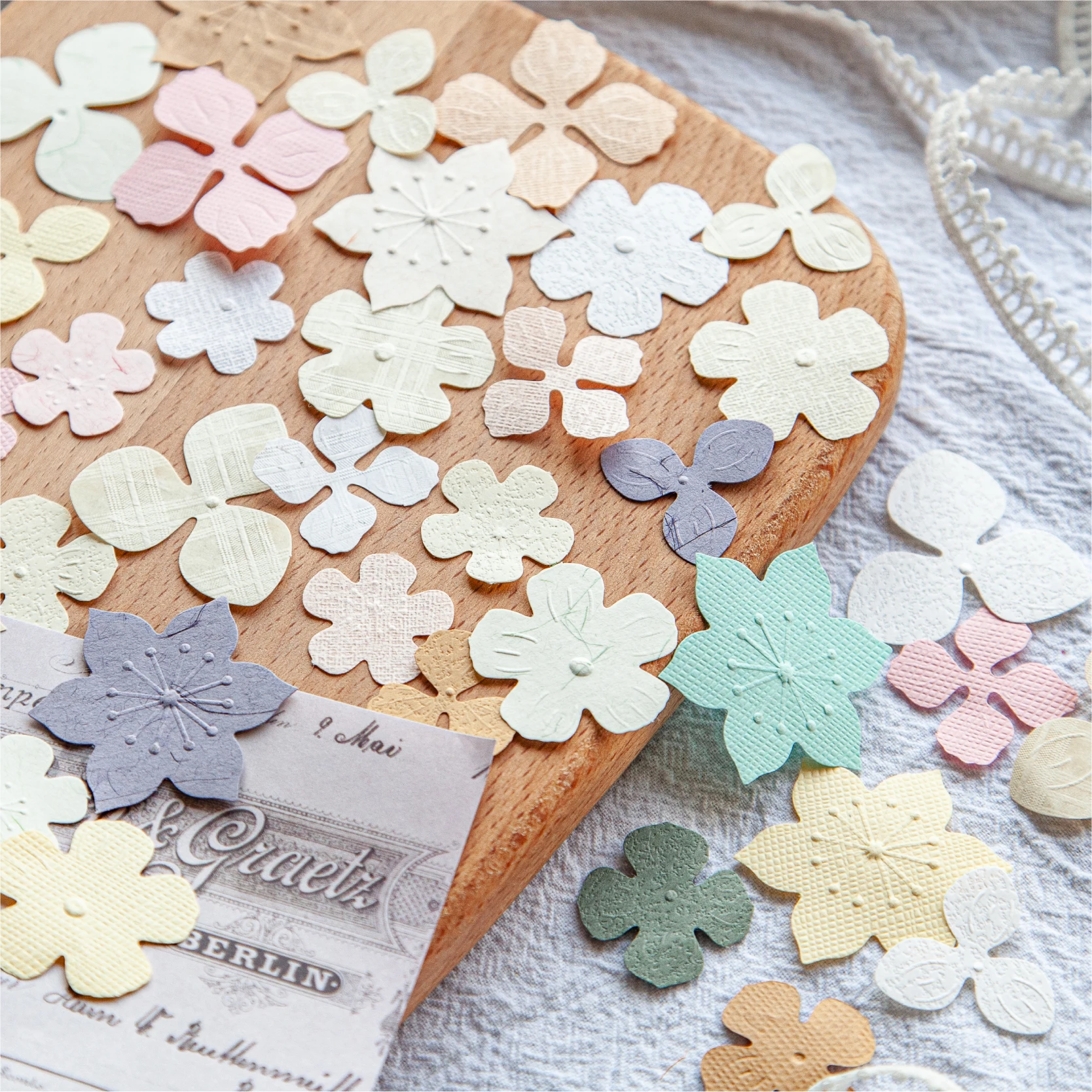 Various Flower Pattern Knurling Material Paper Art Collage Card Design Paper Aesthetic Notebook Creativity Handmade Hand Account
Various Flower Pattern Knurling Material Paper Art Collage Card Design Paper Aesthetic Notebook Creativity Handmade Hand Account