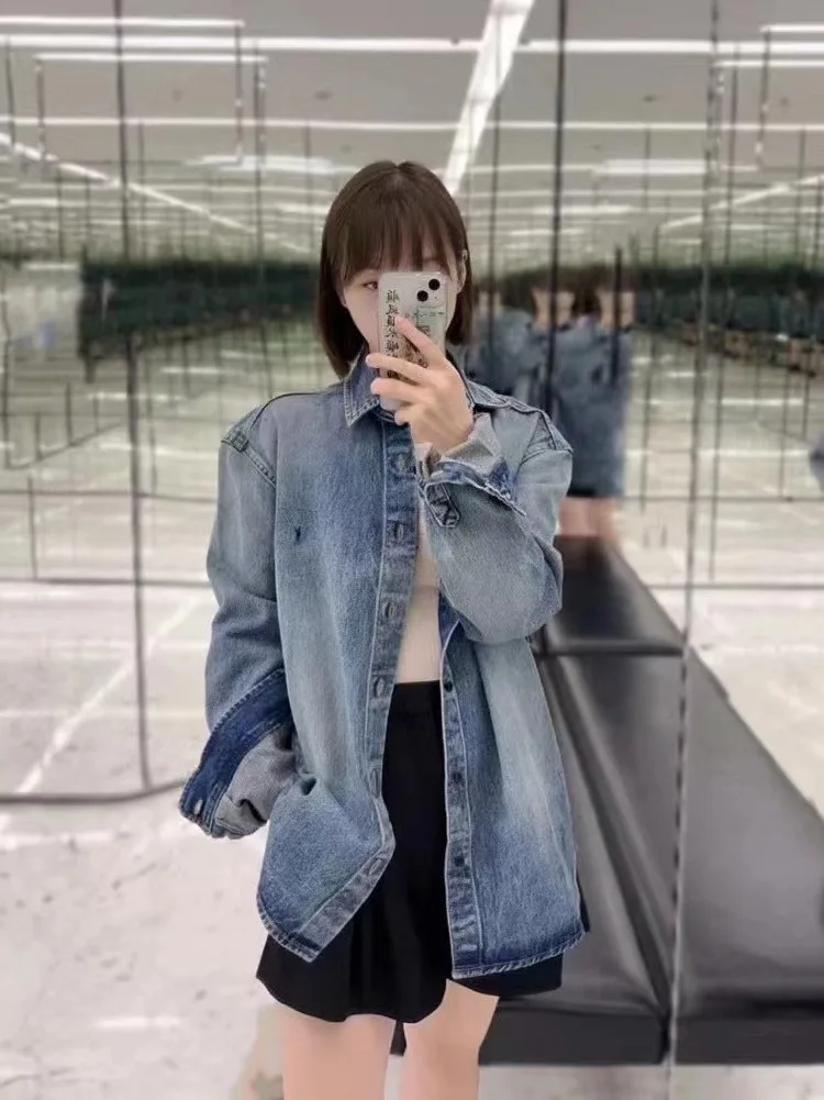 2023 Women Lapel Single-breasted Cotton Denim Coat Vintage Fashion Denim Jackets Design Streetwear Casual Tops
2023 Women Lapel Single-breasted Cotton Denim Coat Vintage Fashion Denim Jackets Design Streetwear Casual Tops