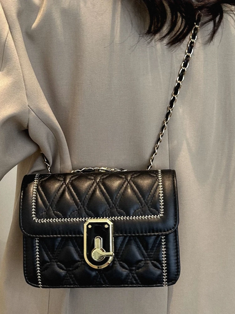 Versatile ins crossbody bag for women's summer 2024 new high-end texture niche fashion chain small square bag commuting bag
Versatile ins crossbody bag for women's summer 2024 new high-end texture niche fashion chain small square bag commuting bag