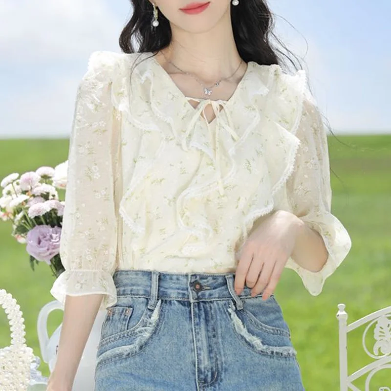 

2023 New Summer Fashion French Floral 7/4 Sleeve V-neck Lace Up Ruffle Hem Loose Casual Sweet Age Reducing Women's Shirt