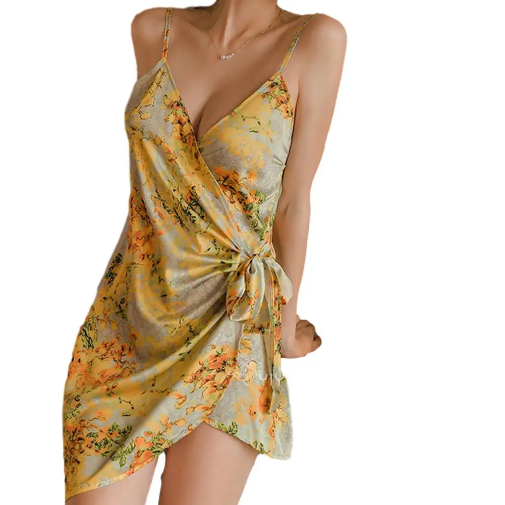 Повседневная Женская пижама из искусственного атласа, кружевное платье на бретелях, домашняя одежда с открытой спиной, однотонная Короткая атласная одежда из ледяного шелка
Повседневная Женская пижама из искусственного атласа, кружевное платье на бретелях, домашняя одежда с открытой спиной, однотонная Короткая атласная одежда из ледяного шелка