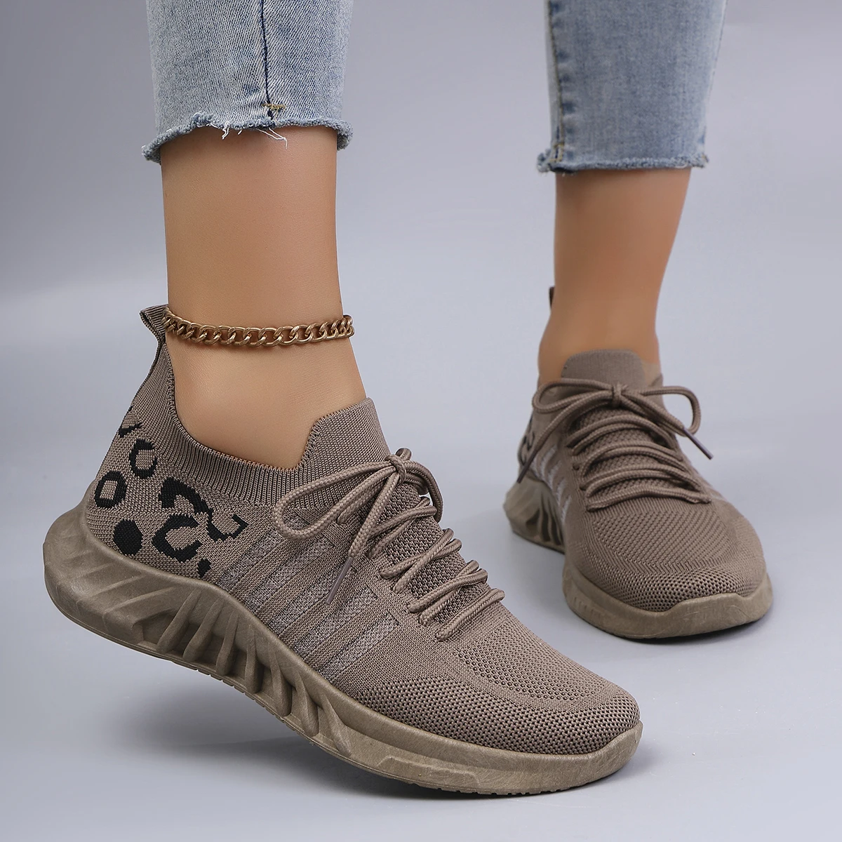 أحذية رياضية نسائية جديدة للربيع والخريف، مريحة وقابلة للتنفس وخفيفة الوزن ومقاومة للتآكل، مع أربطة أحذية رياضية نسائية جديدة للربيع والخريف، مريحة وقابلة للتنفس وخفيفة الوزن ومقاومة للتآكل، مع أربطة