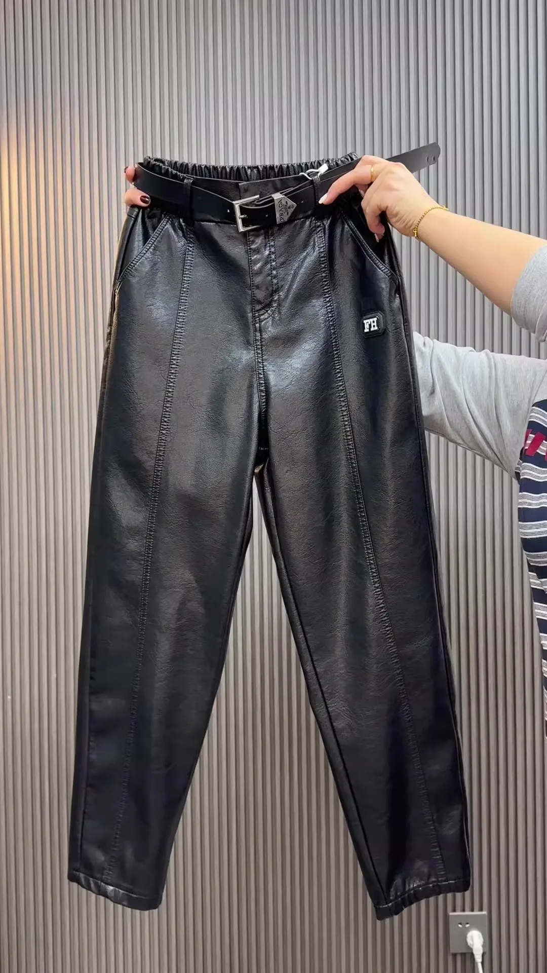 Fashion Y2k Leather Pants High Quality PU Casual Straight Leg Pant Loose Slimming Plus Size Highs Waist Haren Trousers Women 44 S09177f7f21db474391ecd6771540d0b5E