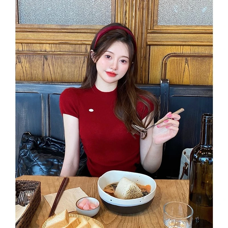Retro burgundy knitted T-shirt thin ice silk sweet spicy Slim thin inner bottoming short tops female early spring
Retro burgundy knitted T-shirt thin ice silk sweet spicy Slim thin inner bottoming short tops female early spring