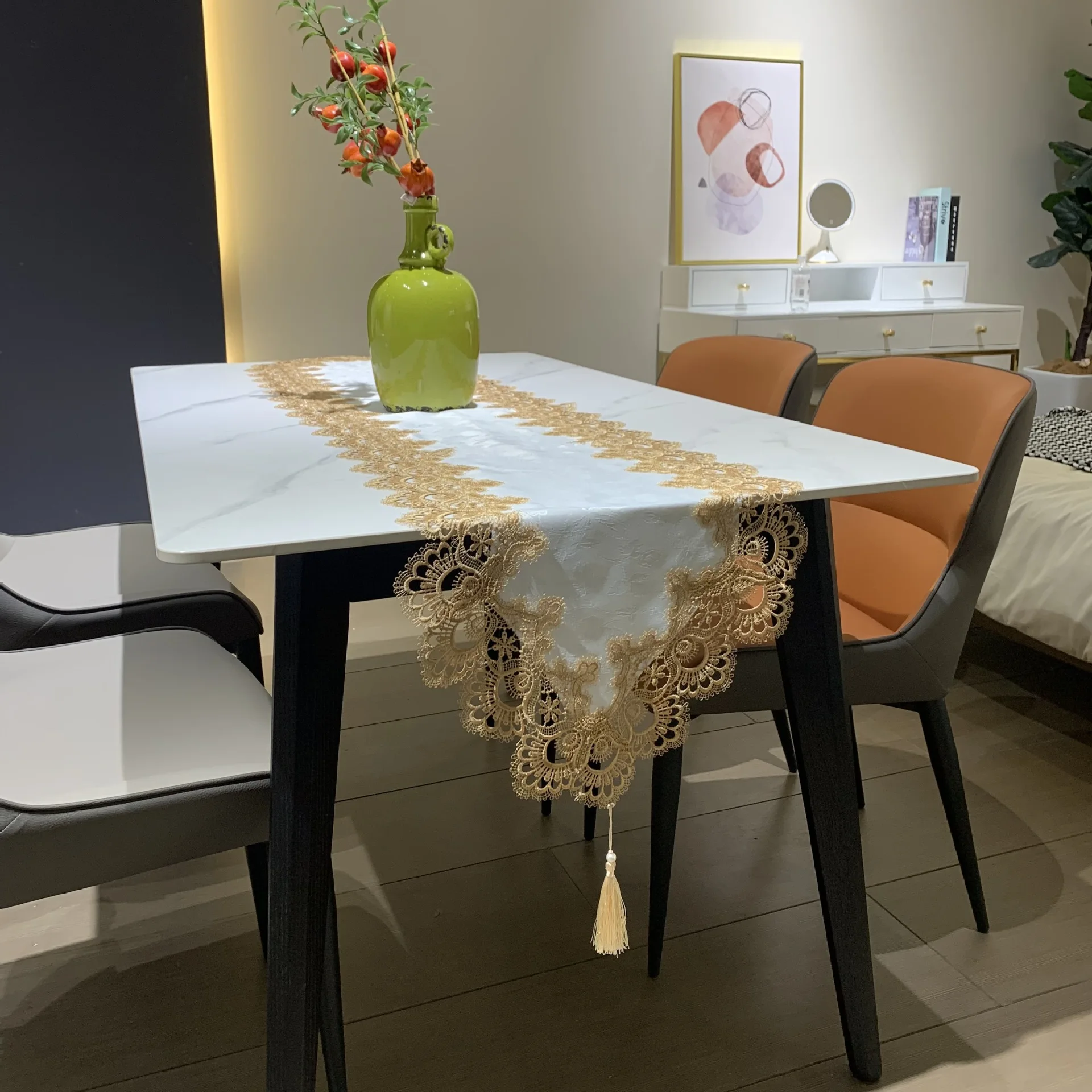 Embroidery Gold White Silk Material Tassels Table Runner Luxury Wedding Party Home Hotel Dining Table Flag TV Cabinet Decor EA5
Embroidery Gold White Silk Material Tassels Table Runner Luxury Wedding Party Home Hotel Dining Table Flag TV Cabinet Decor EA5