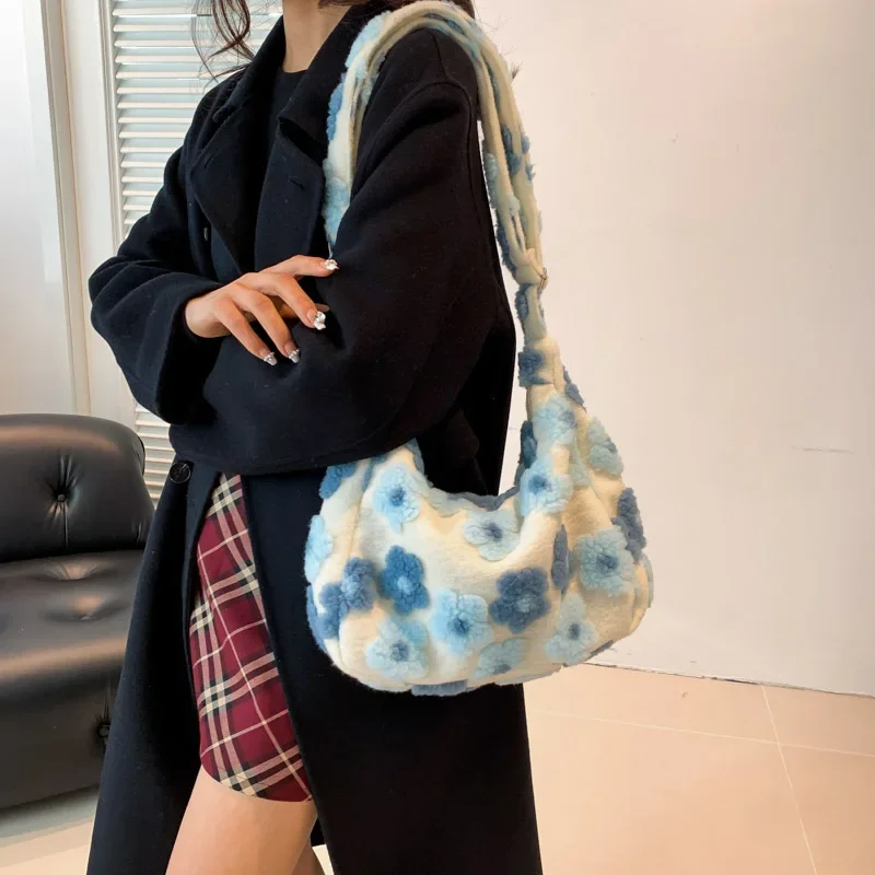 Niche Design Trend Crossbody Bag Winter Large Capacity Fashionable Plush Bag Casual Versatile Commuting Women's Shoulder Bag 
Niche Design Trend Crossbody Bag Winter Large Capacity Fashionable Plush Bag Casual Versatile Commuting Women's Shoulder Bag