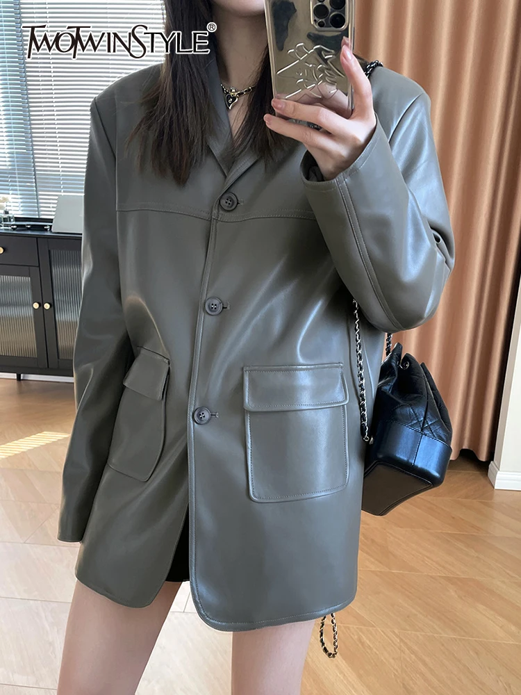 TWOTWINSTYLE Solid Patchwork Pockets Leather Coat For Women Lapel Long Sleeve Spliced Single Breasted Casual Coats Female New
TWOTWINSTYLE Solid Patchwork Pockets Leather Coat For Women Lapel Long Sleeve Spliced Single Breasted Casual Coats Female New