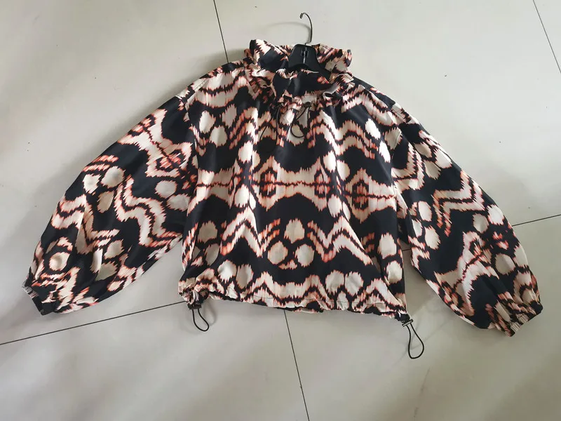 Ull@J0hns* American Designers Fashion Brand Women 2023 Silk Top Jacket Romantic Patterns High-Quality Fabrics Handcrafted
Ull@J0hns* American Designers Fashion Brand Women 2023 Silk Top Jacket Romantic Patterns High-Quality Fabrics Handcrafted