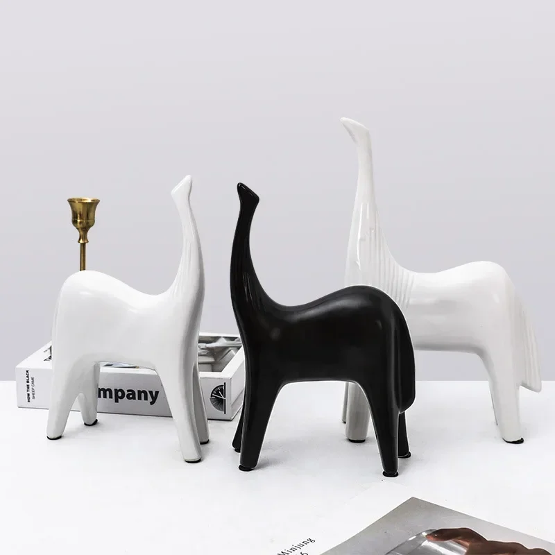 

Современная Абстрактная статуя белой лошади, керамические украшения, украшение для дома, фигурки животных для подарка, скульптура черной лошади