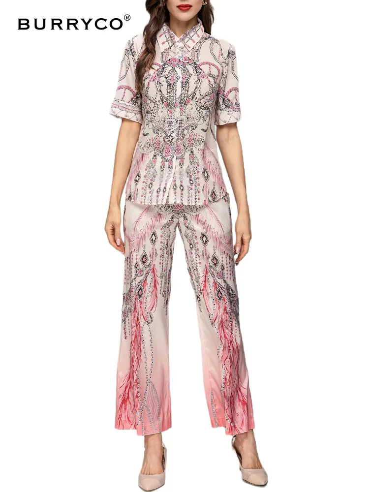 BURRYCO Summer 2023 Commuter Style Fashion Print Polo Button Top Wide Leg Pants Temperament Two Piece Set
BURRYCO Summer 2023 Commuter Style Fashion Print Polo Button Top Wide Leg Pants Temperament Two Piece Set