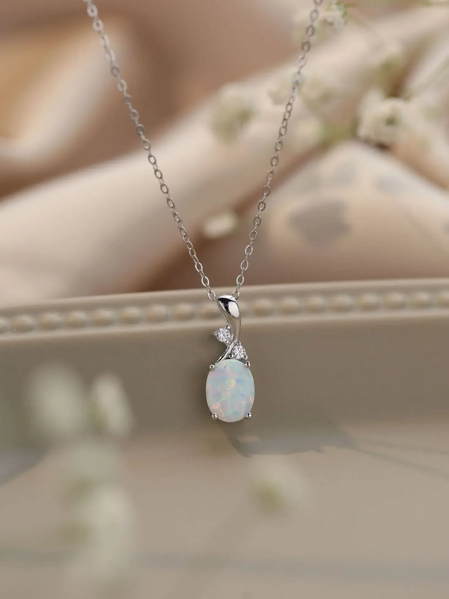 

Elegant Delicate Pure 925 Silver Men's and Women's Necklace with Oval White Opal Pendant