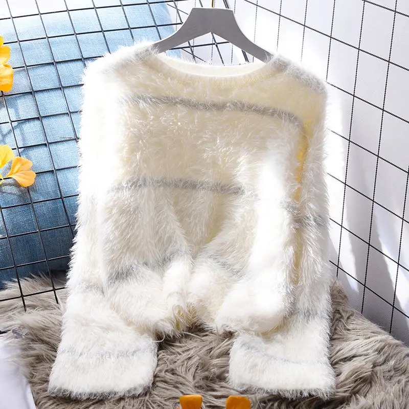 Striped Faux Mink Short Pullover Sweater Women's Loose Autumn Winter New Japanese Sweet Soft Glutinous Long-sleeved Knitted Top
Striped Faux Mink Short Pullover Sweater Women's Loose Autumn Winter New Japanese Sweet Soft Glutinous Long-sleeved Knitted Top