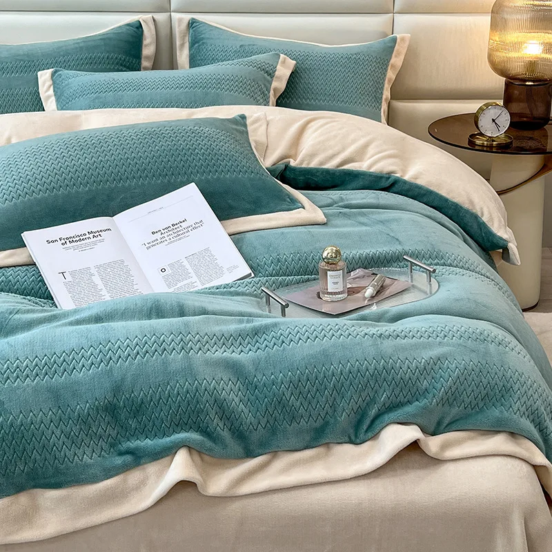 Winter Thickened Warm Solid Color Fashion Wide Side Jacquard Light Luxury Simple Milk Velvet Bed Four-piece Set
Winter Thickened Warm Solid Color Fashion Wide Side Jacquard Light Luxury Simple Milk Velvet Bed Four-piece Set