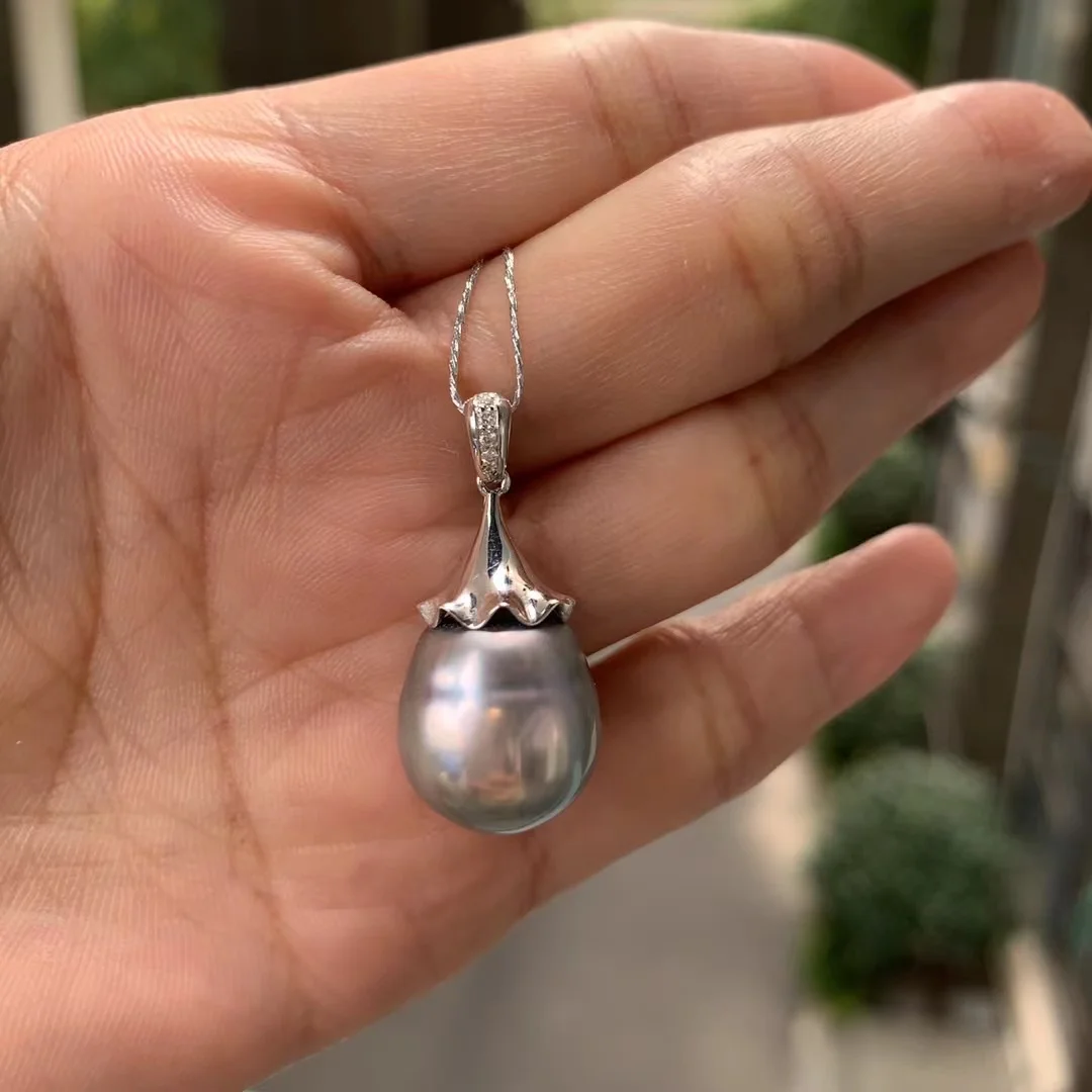 the same as picture genuine luxury jewelry natural tahiti pearl pendant grey color 18K gold with diamond fine women jewelry
the same as picture genuine luxury jewelry natural tahiti pearl pendant grey color 18K gold with diamond fine women jewelry