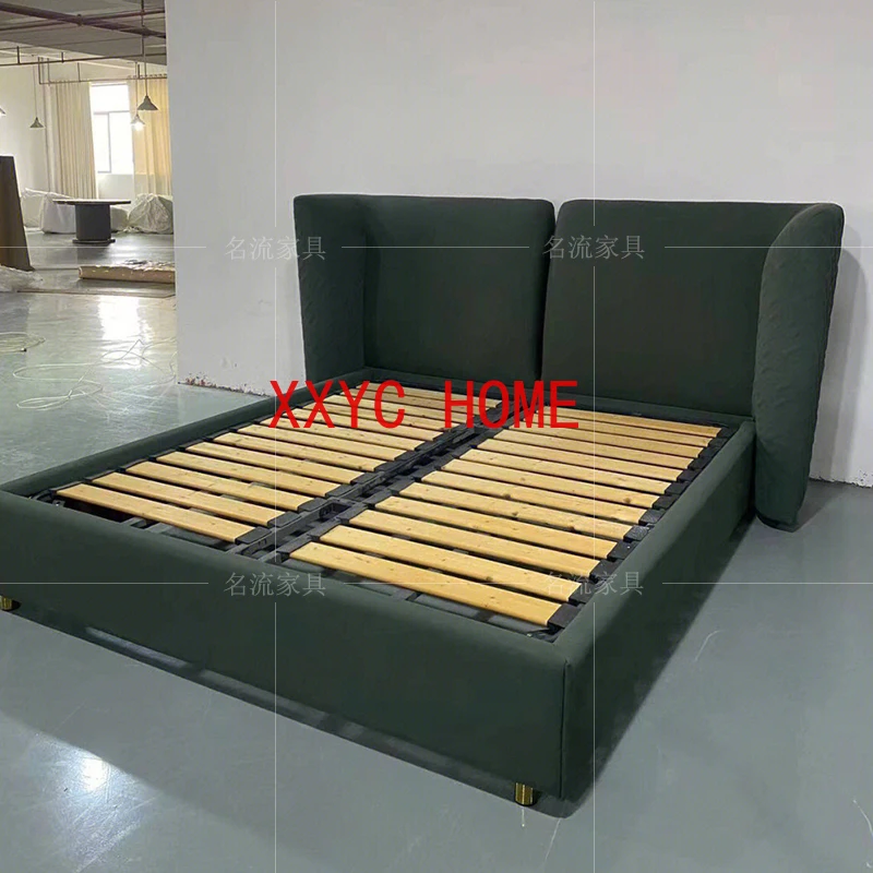 Double Post-Modern Light Luxury Solid Wood 1.8 M Bedroom Marriage Bed Style Villa Furniture 
Double Post-Modern Light Luxury Solid Wood 1.8 M Bedroom Marriage Bed Style Villa Furniture