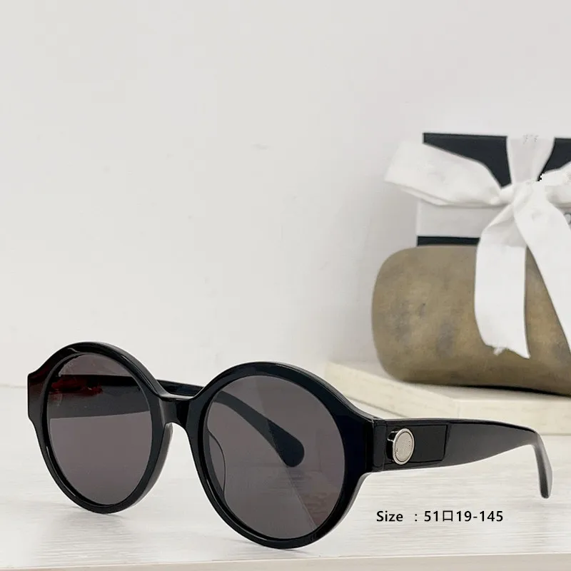 The latest round panel with full three-dimensional effect, high-definition lenses, fashionable runway glasses
The latest round panel with full three-dimensional effect, high-definition lenses, fashionable runway glasses