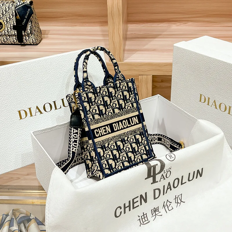 DIAOLUN Brand New P Home Embroidery Small Tote Mobile Phone Small Bag Single Shoulder Crossbody Handheld Women's Bag Fashion Bag
DIAOLUN Brand New P Home Embroidery Small Tote Mobile Phone Small Bag Single Shoulder Crossbody Handheld Women's Bag Fashion Bag
