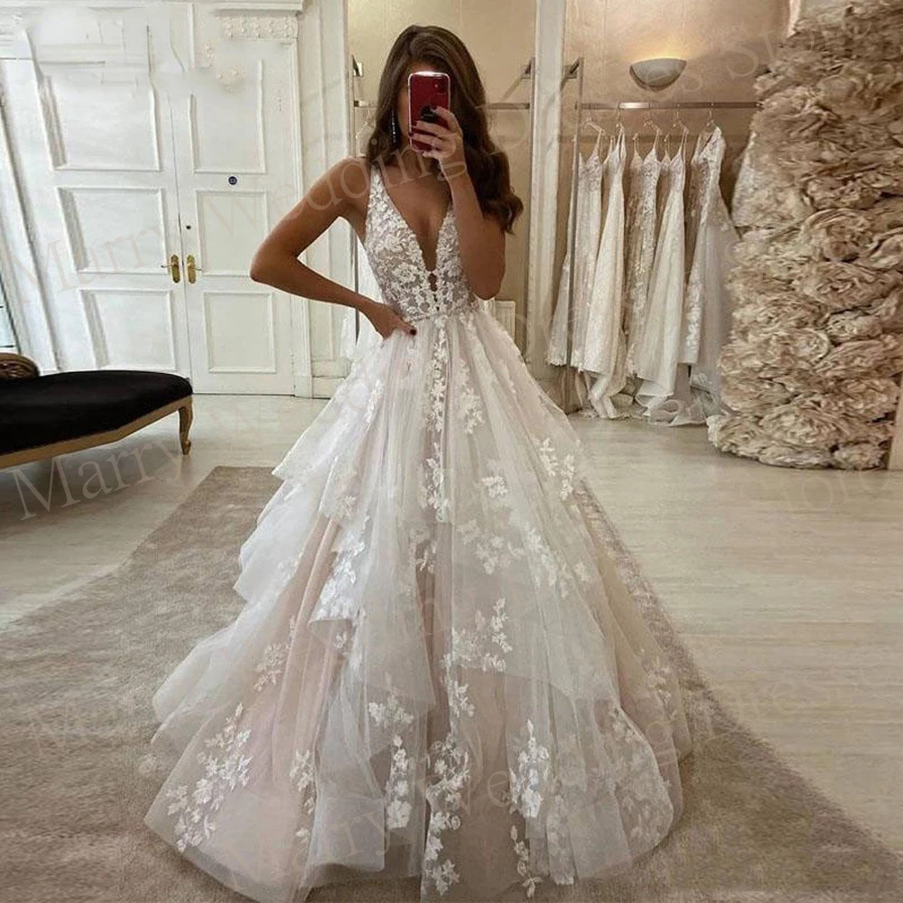 

Modest Charming V Neck A Line Wedding Dresses Sleeveless Lace Appliques Tulle Princess Bride Gowns Backless Tiered Vestido Noiva