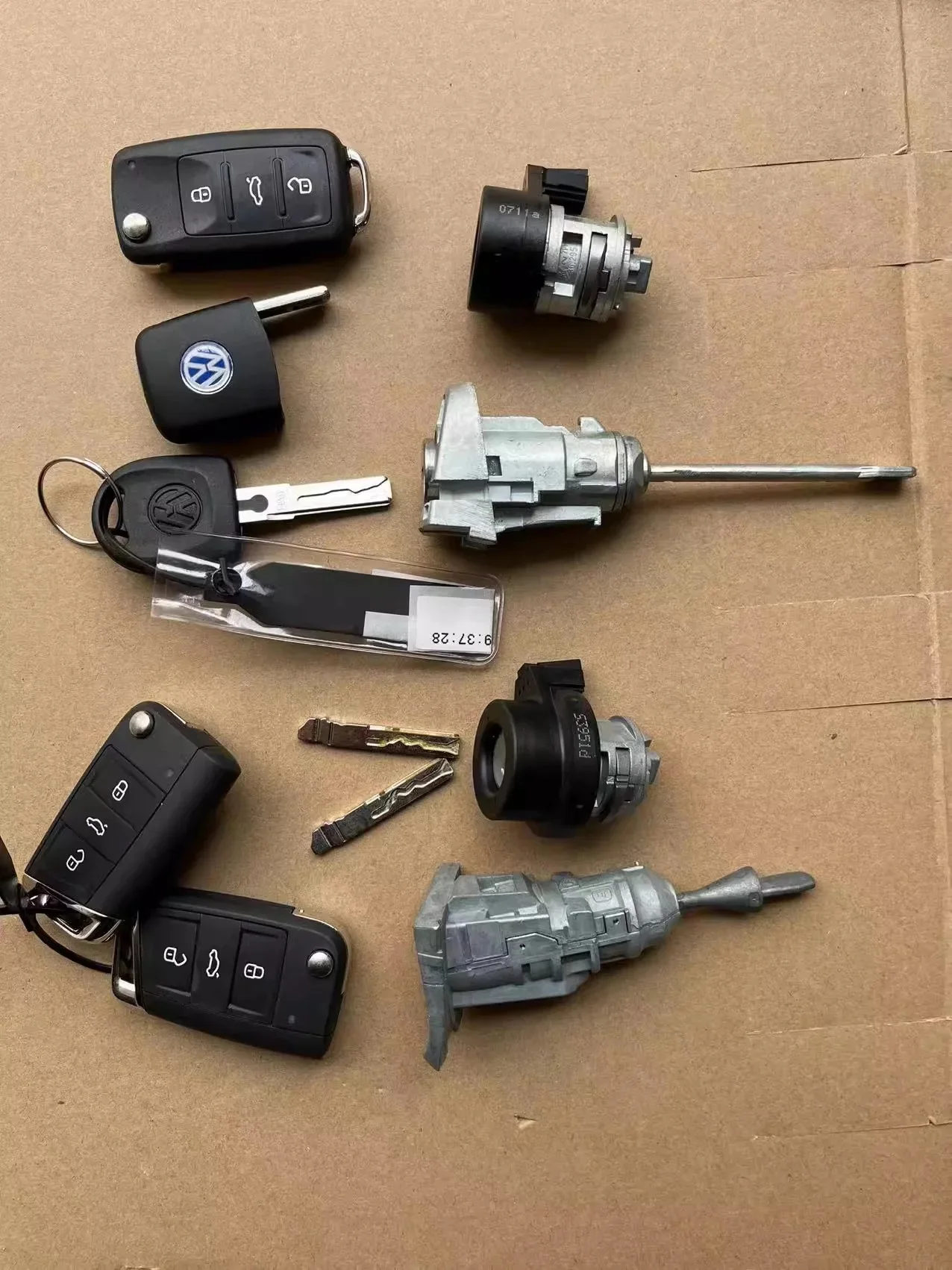 Центральный замок для авто для Volkswagen VW Magotan, сменный Автомобильный Дверной замок Sagitar, Замок зажигания, слесарный инструмент
Центральный замок для авто для Volkswagen VW Magotan, сменный Автомобильный Дверной замок Sagitar, Замок зажигания, слесарный инструмент