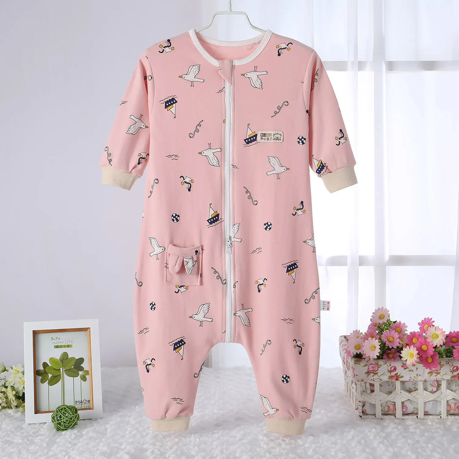 Spring Single-layer Baby Split-leg Sleeping Bag Children Thin Air-conditioned Room Anti-kick Sleeping Bag Baby One-piece Pajamas
Spring Single-layer Baby Split-leg Sleeping Bag Children Thin Air-conditioned Room Anti-kick Sleeping Bag Baby One-piece Pajamas