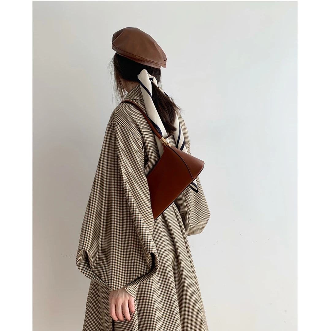 Vintage Plaid Long Trench Coat Women Elegant Design Lantern Sleeve Windbreaker Jacket Female Spring Autumn Loose Retro Outerwear
Vintage Plaid Long Trench Coat Women Elegant Design Lantern Sleeve Windbreaker Jacket Female Spring Autumn Loose Retro Outerwear