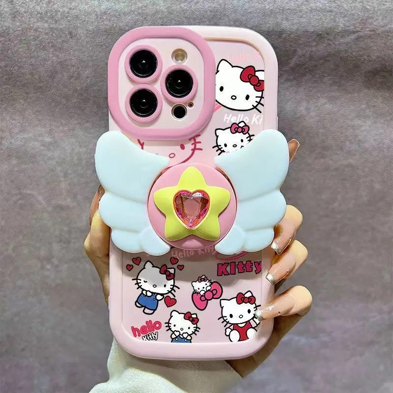 Sanrio iPhone15 чехол для телефона Hello Kitty Kawaii милый мультфильм 11 14 13 Plus Pro Max кронштейн крыла ангела защитный чехол подарок для девочек
Sanrio iPhone15 чехол для телефона Hello Kitty Kawaii милый мультфильм 11 14 13 Plus Pro Max кронштейн крыла ангела защитный чехол подарок для девочек