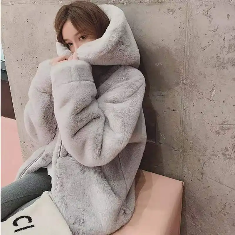 2022 New Women Winter Faux Fur Coat Hooded Fur Coats Thick Warm Female Plush Plus Size Loose OverCoat
2022 New Women Winter Faux Fur Coat Hooded Fur Coats Thick Warm Female Plush Plus Size Loose OverCoat