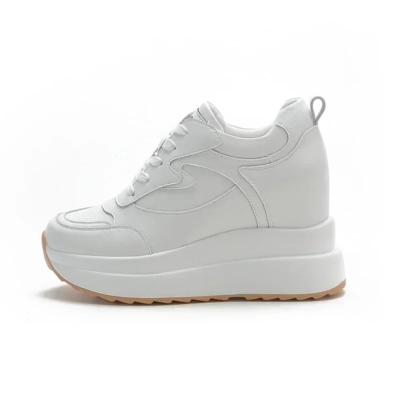 Женские кроссовки из натуральной кожи, на платформе 10 см
Женские кроссовки из натуральной кожи, на платформе 10 см