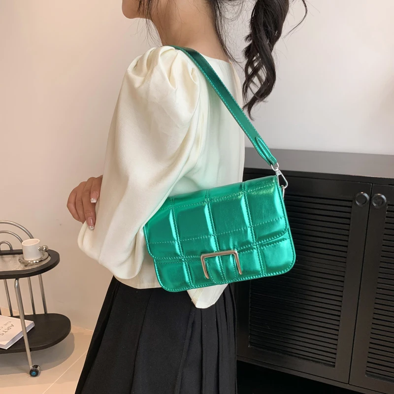 

Top-Handle Popular 2023 New Niche Design Crossbody Sling Chain Bags Small Square Gold Sliver Underarm Handbag And Puese
