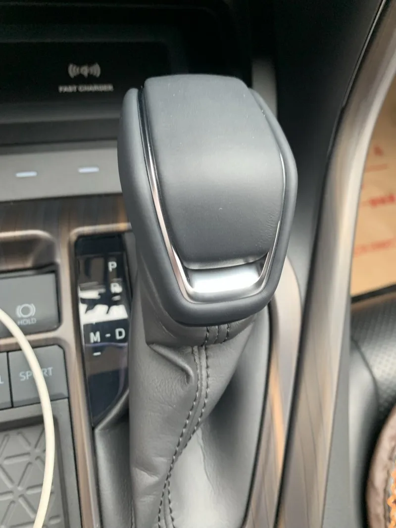 QDARCTIC genuine leather Automatic Gear Shift Knob Lever Shifter Head for Toyota RAV4 Wildlander
QDARCTIC genuine leather Automatic Gear Shift Knob Lever Shifter Head for Toyota RAV4 Wildlander