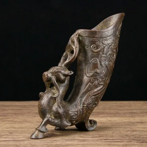 Boutique Bronze Deer Head Dragon Pattern Wine Bottle Imitation Bronze Emperor Wine Cup Restoration Wine Bottle
Boutique Bronze Deer Head Dragon Pattern Wine Bottle Imitation Bronze Emperor Wine Cup Restoration Wine Bottle
