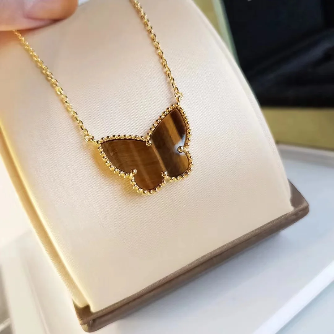 The classic tiger eye stone butterfly collarbone necklace is suitable for women to wear on a daily basis and attend parties
The classic tiger eye stone butterfly collarbone necklace is suitable for women to wear on a daily basis and attend parties