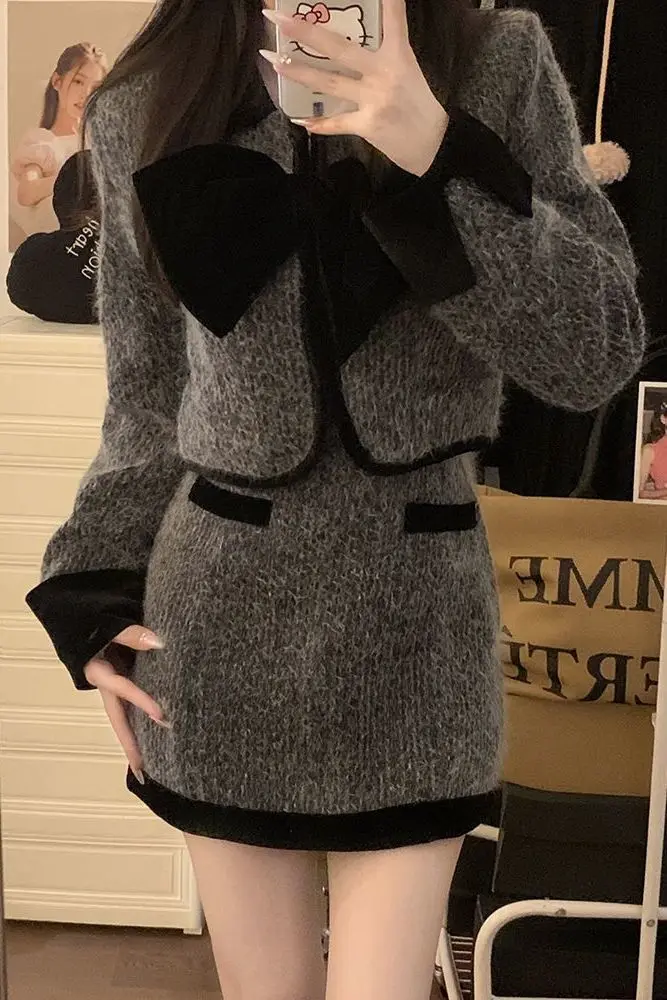 UNXX 2023 Autumn French Style Chic Bowknot Tweed Blazer Jacket and A-Line Skirt Set for Women Female High Quality 2 Piece Set
UNXX 2023 Autumn French Style Chic Bowknot Tweed Blazer Jacket and A-Line Skirt Set for Women Female High Quality 2 Piece Set