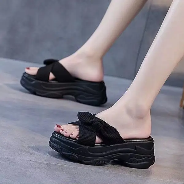 2023 INS Sweet Thick Bottom Summer Home Women Slippers Outside Wedges Femael Slides 4cm High Heels Non-slip Ladeis Beach Sandals
2023 INS Sweet Thick Bottom Summer Home Women Slippers Outside Wedges Femael Slides 4cm High Heels Non-slip Ladeis Beach Sandals