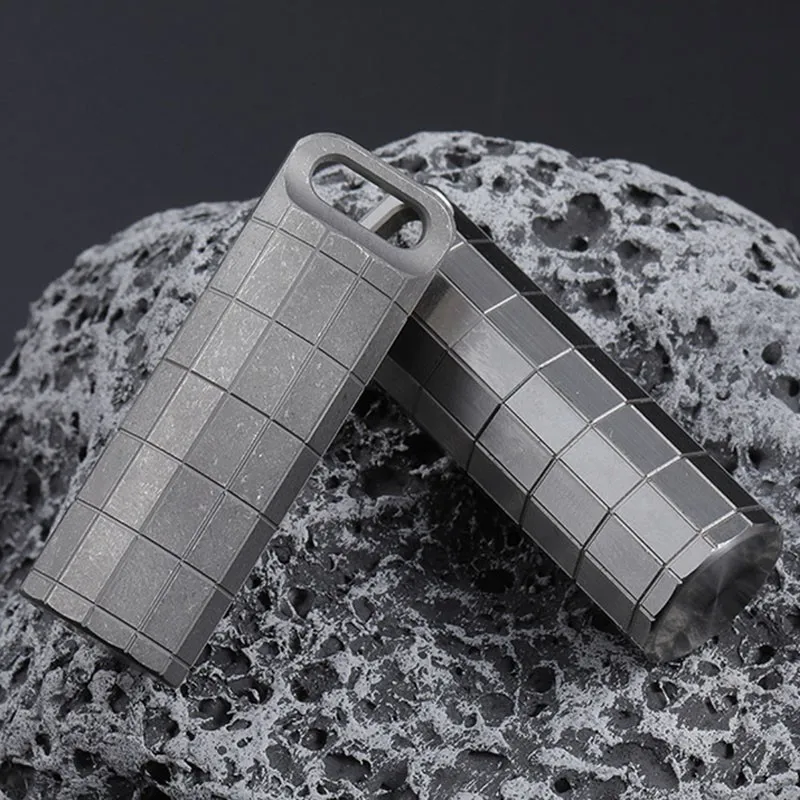 Уличная герметичная капсула из титанового сплава для повседневного использования, портативный водонепроницаемый контейнер, коробка для таблеток, емкость для хранения, инструменты с ожерельем
Уличная герметичная капсула из титанового сплава для повседневного использования, портативный водонепроницаемый контейнер, коробка для таблеток, емкость для хранения, инструменты с ожерельем