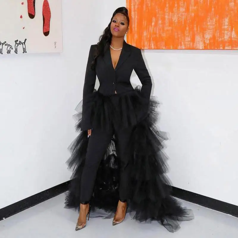 Chic Black Prom Dresses Suits With Tiered Tulle Train Long Sleeves V-Neck Formal Wear Evening Party Occasion Gowns For Women
Chic Black Prom Dresses Suits With Tiered Tulle Train Long Sleeves V-Neck Formal Wear Evening Party Occasion Gowns For Women