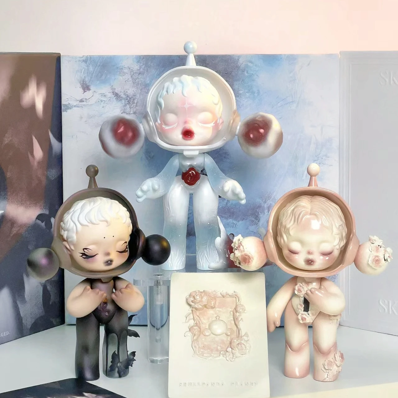 Skullpanda плавильная Снежная фигурка, красивая кукла с белыми волосами, великолепная детская игрушка SP, лечебное искусство, коллекция украшений, ограниченная серия
Skullpanda плавильная Снежная фигурка, красивая кукла с белыми волосами, великолепная детская игрушка SP, лечебное искусство, коллекция украшений, ограниченная серия